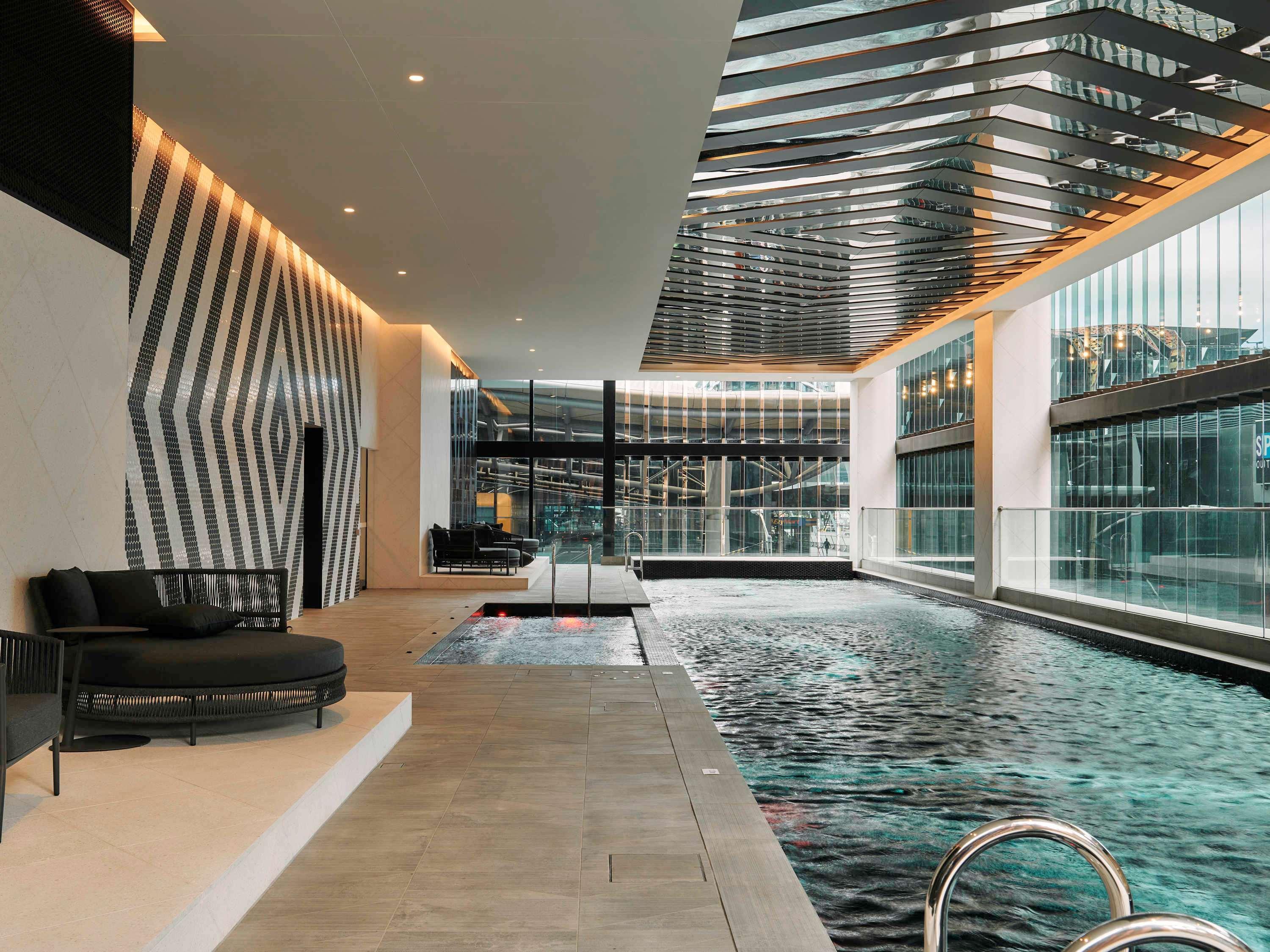 Movenpick Hotel Melbourne On Spencer Экстерьер фото
