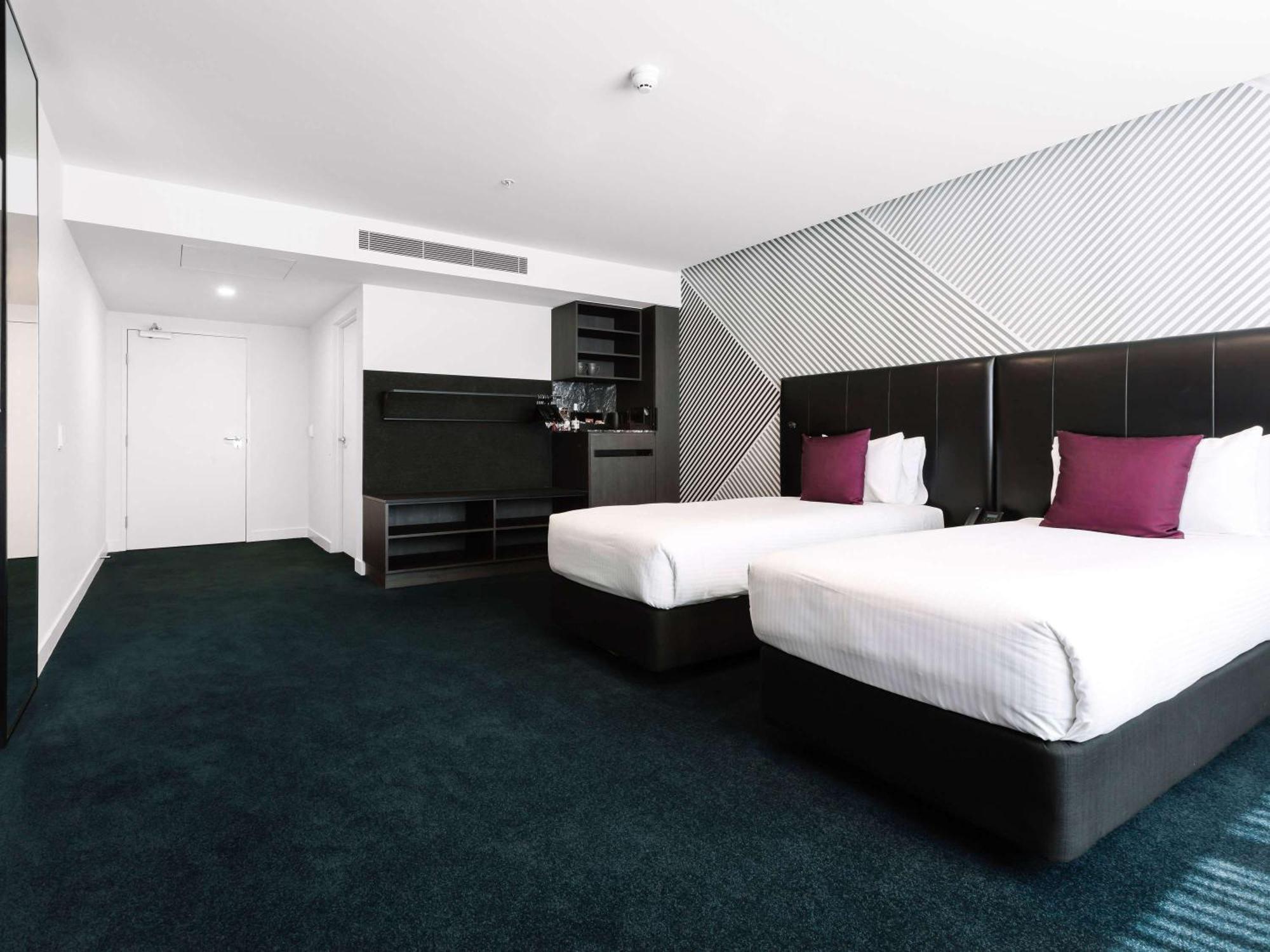 Movenpick Hotel Melbourne On Spencer Экстерьер фото
